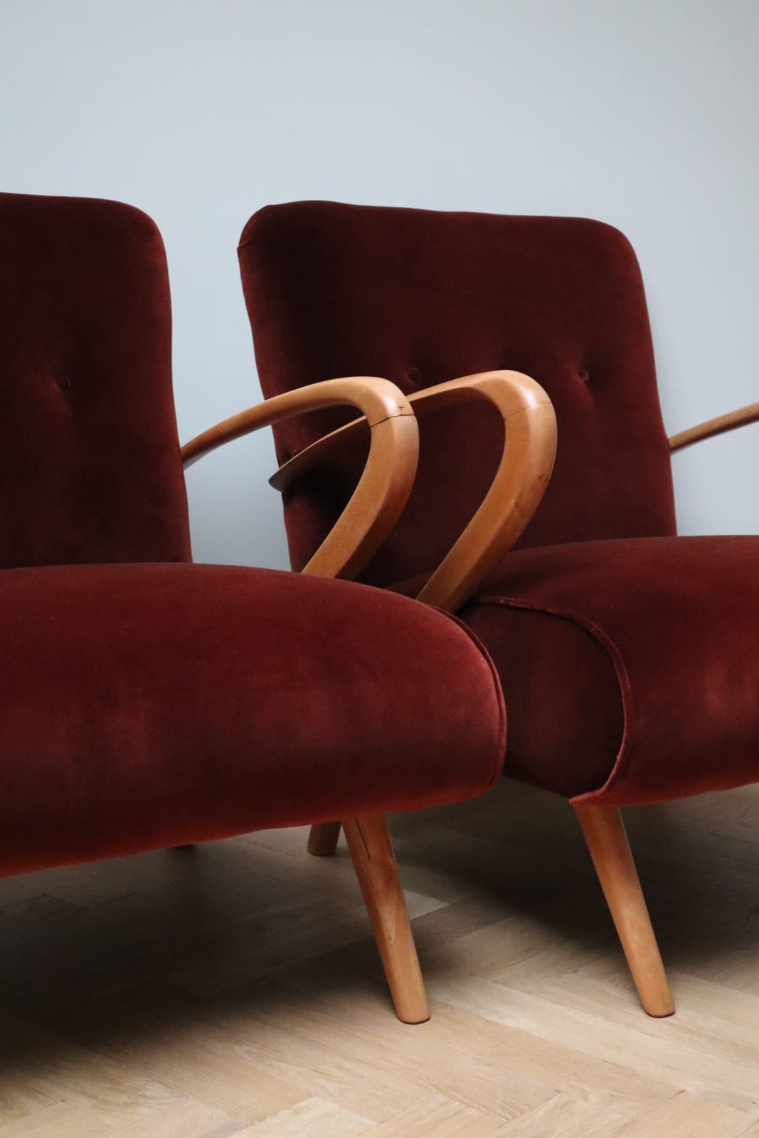Guglielmo Ulrich, A Pair of Italian Armchairs, Circa 1960s