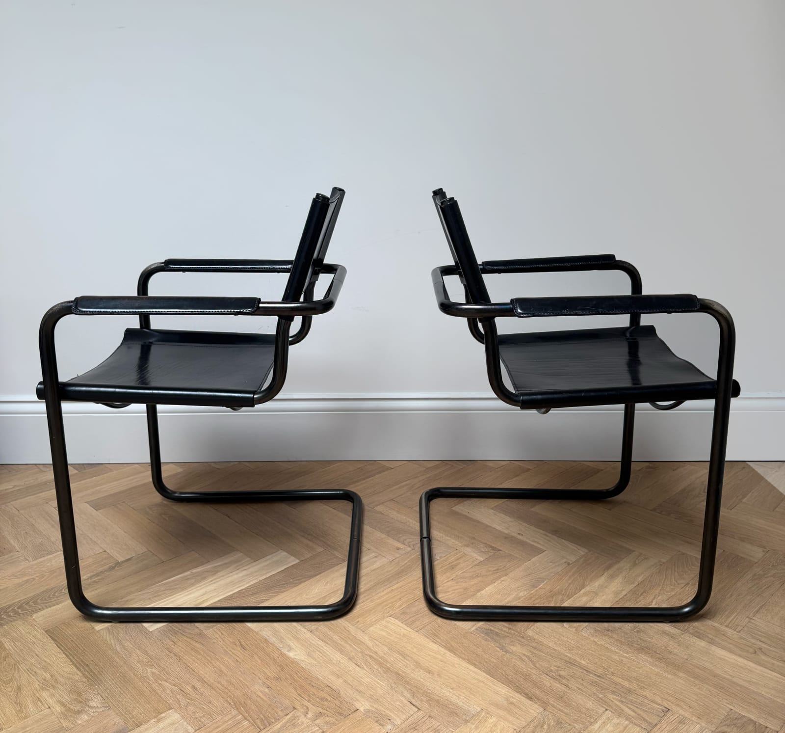 Tito Agnoli for Unifor, A Black Leather Cantilevered Desk Chair, Circa 1970s