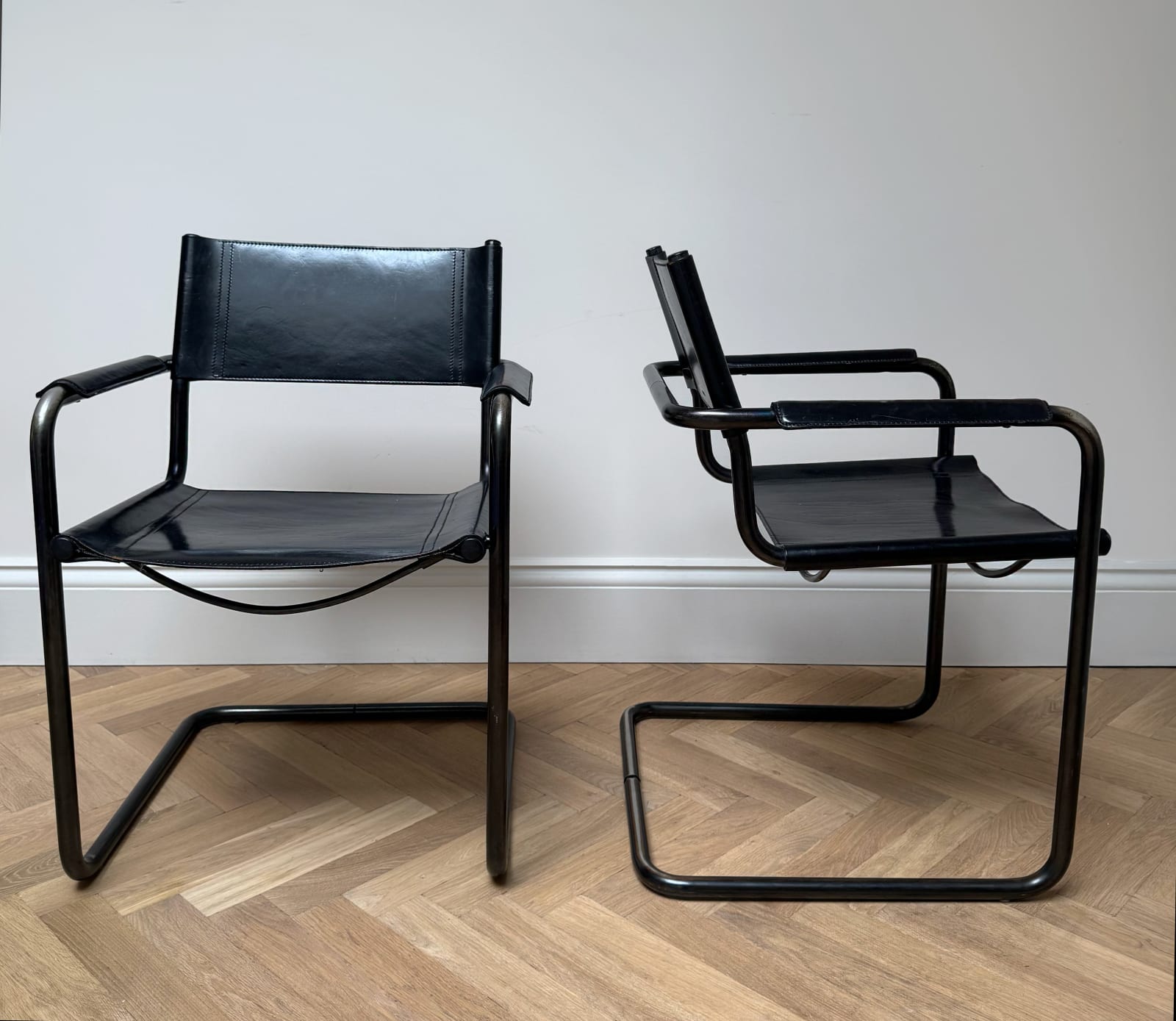 Tito Agnoli for Unifor, A Black Leather Cantilevered Desk Chair, Circa 1970s