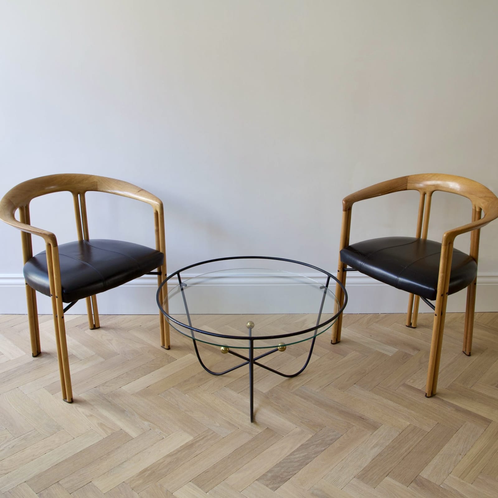 Atom glass shop coffee table