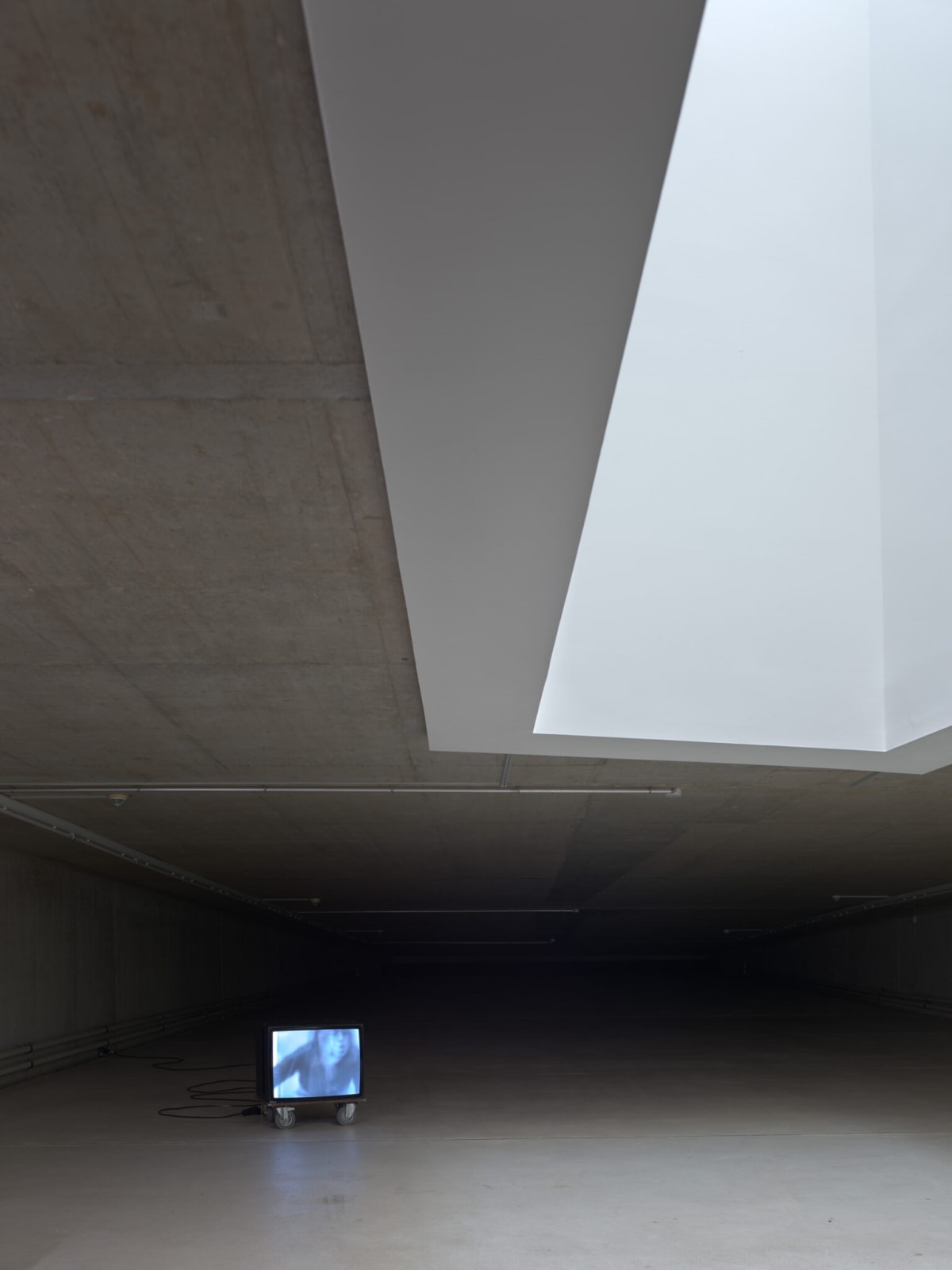 nstallationsansicht Pamela Z, Breathing (Carbon Song Cycle), 2014. Foto: Ivo Faber