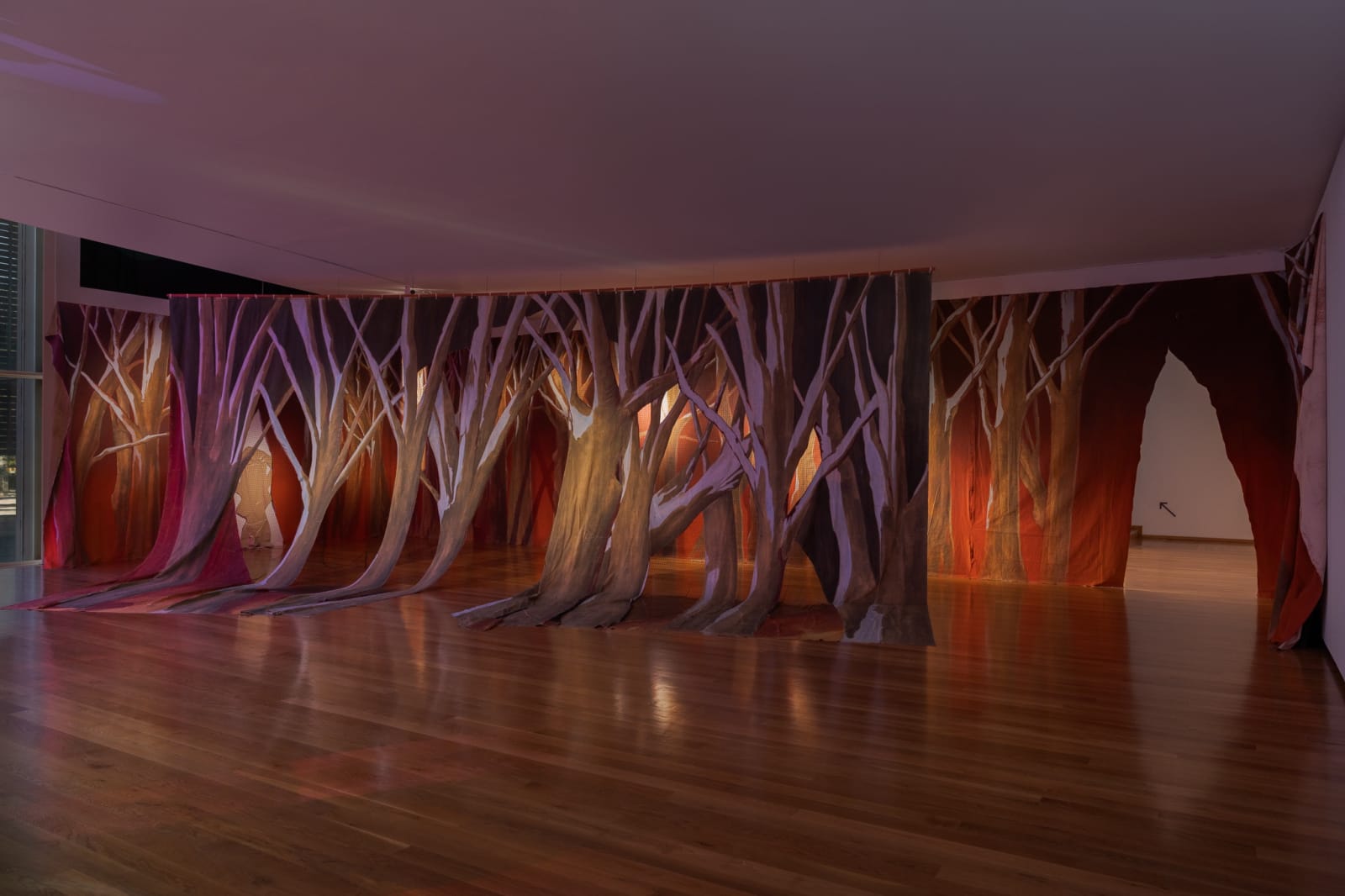 Pauline Curnier Jardin, Deep Scarlet, Scream Ruby | The Freestanding joys, photography by Dinis Santos/Galeria Municipal do Porto.