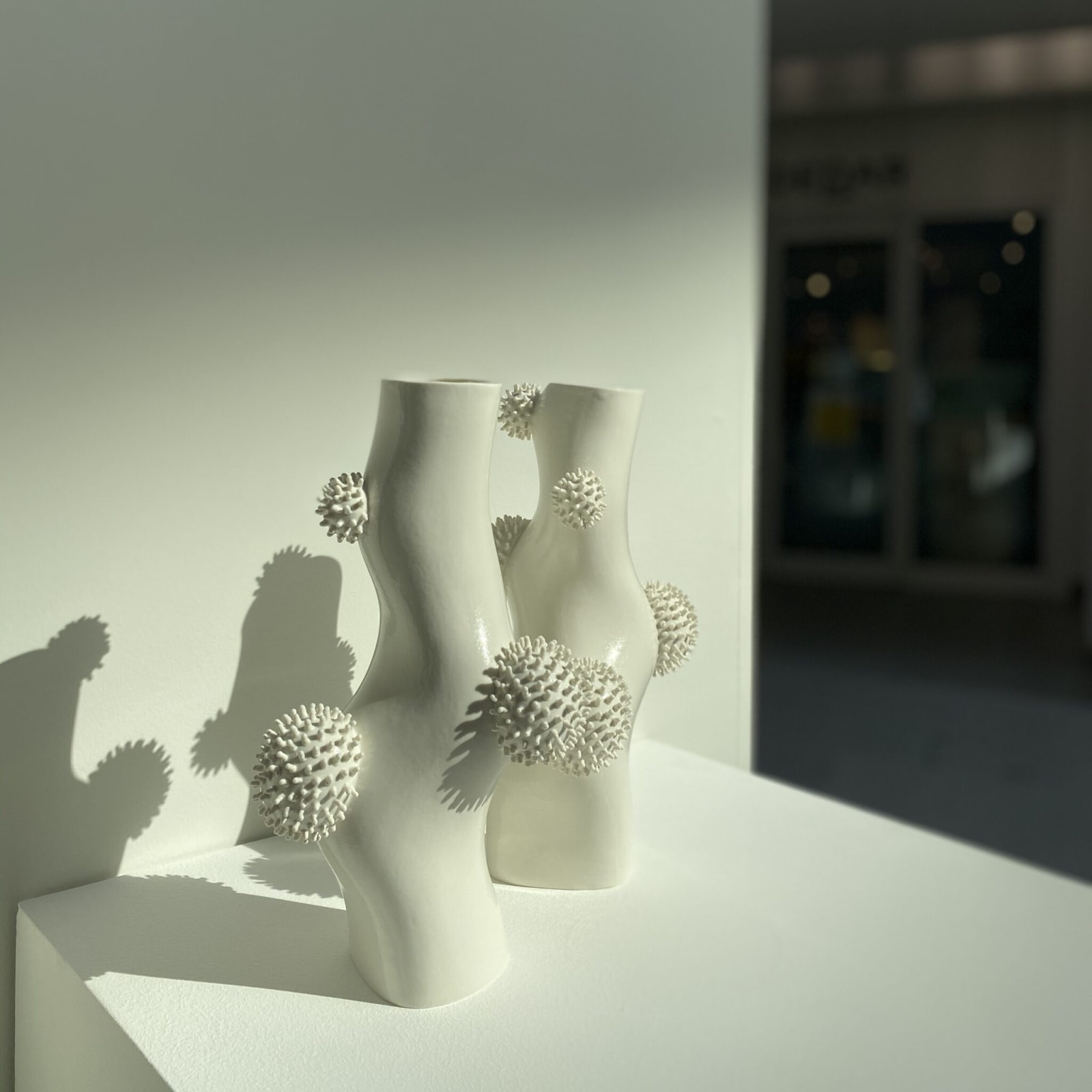 Ikuko Iwamoto - PofuPofu Vase Form, porcleian, approximately 30 cm high, 2020
