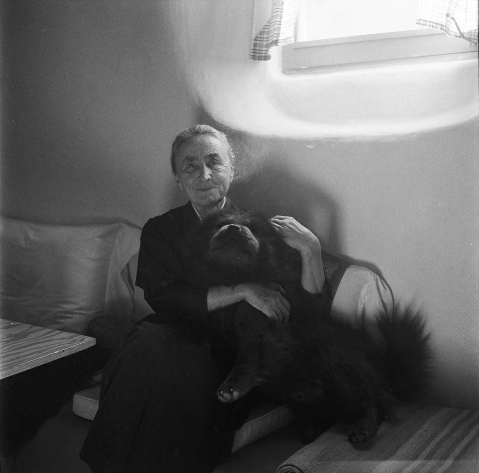 Todd Webb, Georgia and Her Chows II, 1961