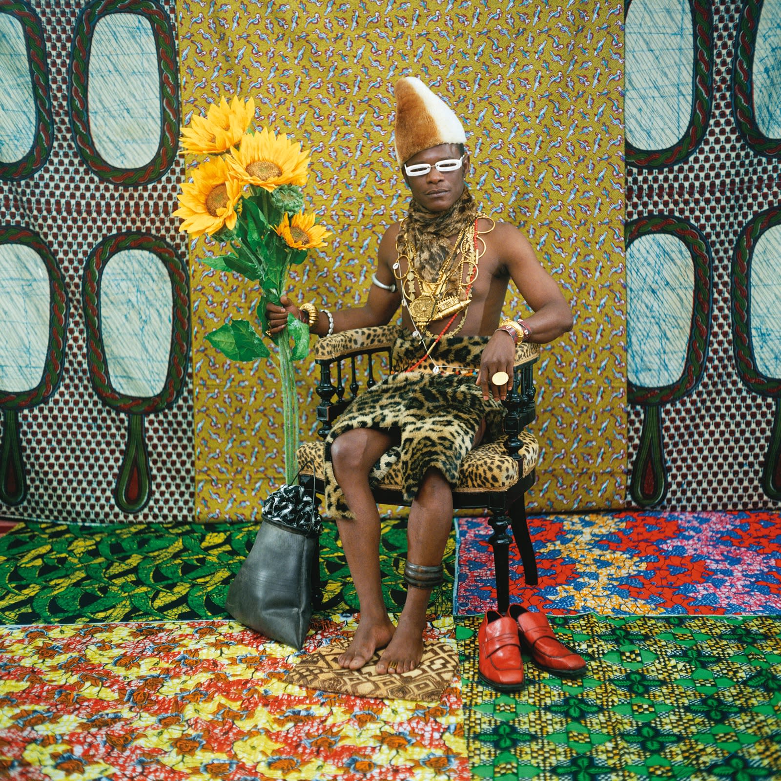 Samuel Fosso, Tati - The Chief (who sold Africa to the Colonists), 1997