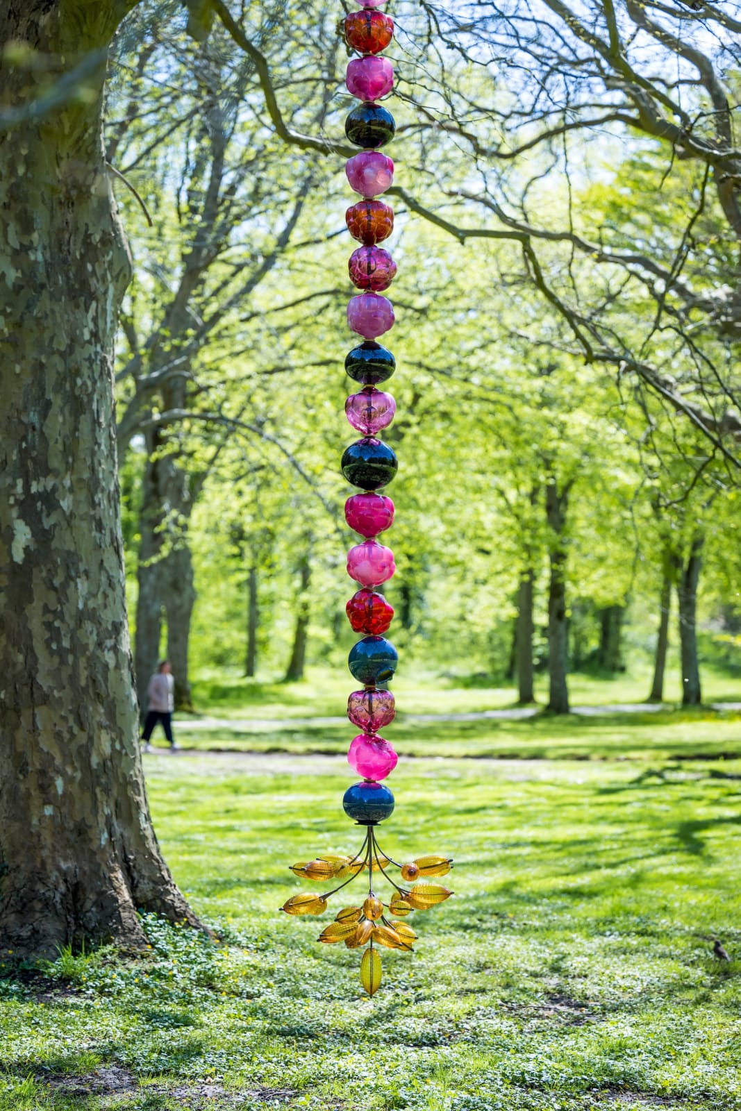 Ellen Ehk "Straw for Alice" 2023, executed in cooperation with Kosta Boda