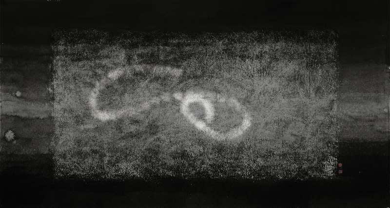 Black & white ink works have left white trails of movement