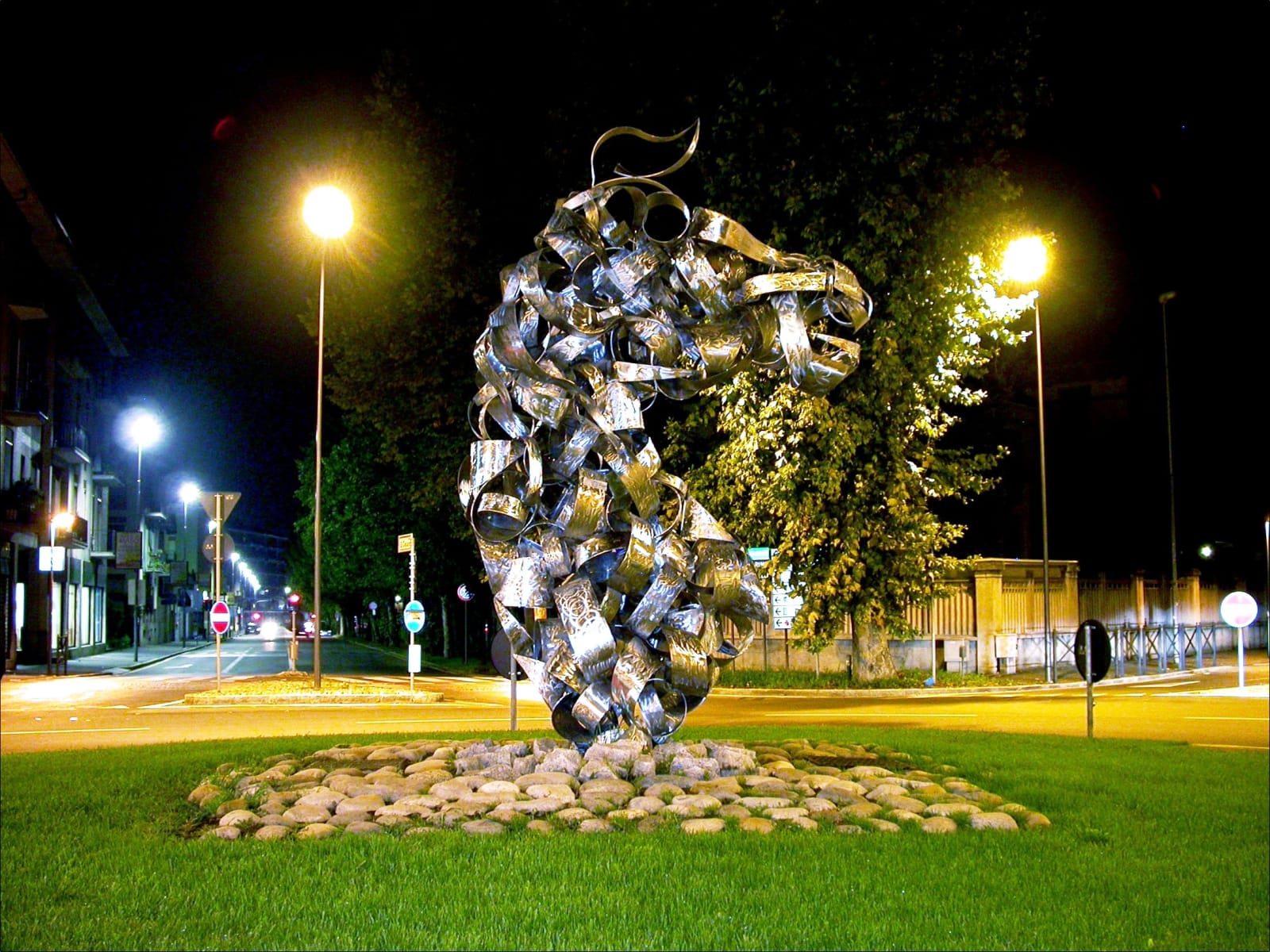 Helidon Xhixha , HORSE HEAD, 2003