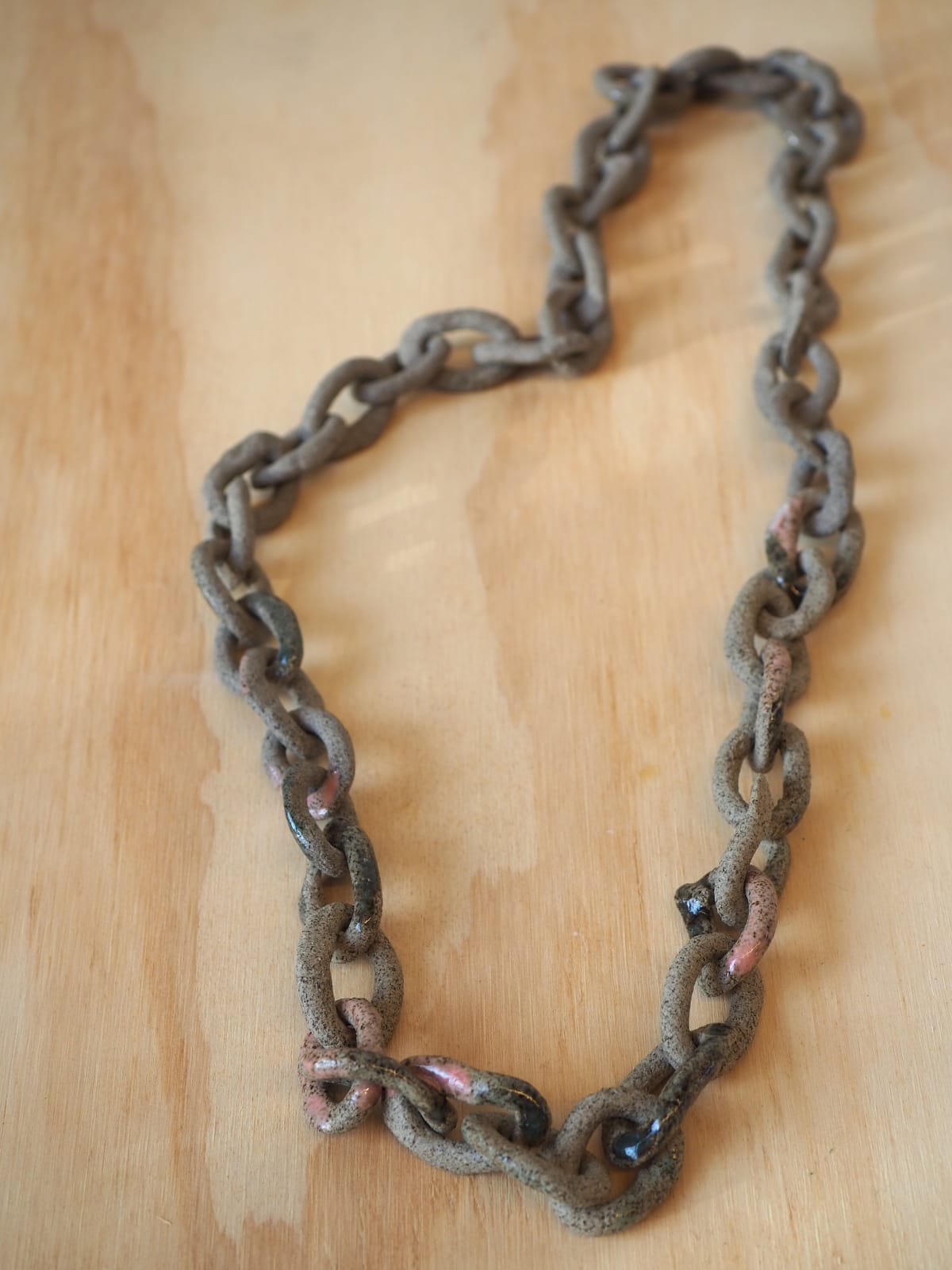 Q Hisashi Shibata, Grey long chain, 2021