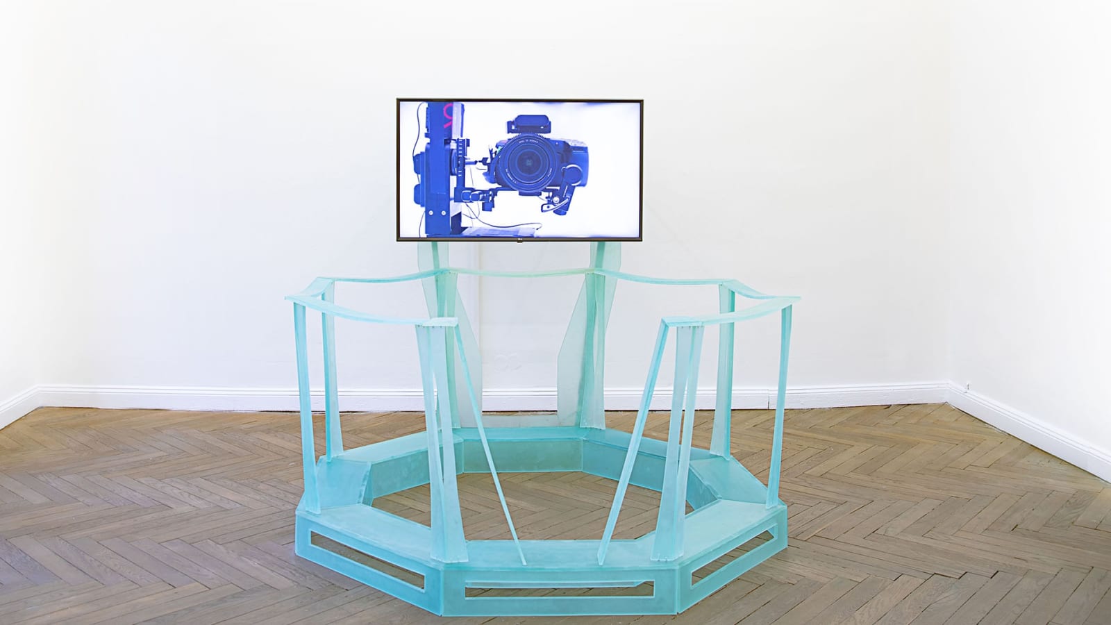 Installation view, Triptych and Two Balconies, 2019/20, courtesy of the artits and Hua international, Berlin