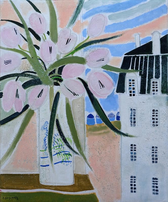 Claude Grosperrin, Tulipes sur un Entablement Devant un Immeuble en Bord de Mer