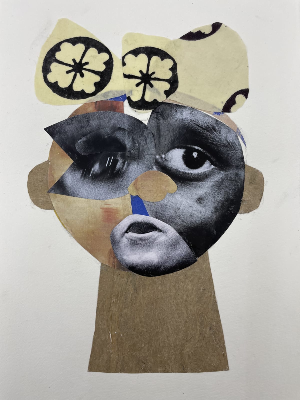 Petite Ío avec un Ruban dans les Cheveux, 2022