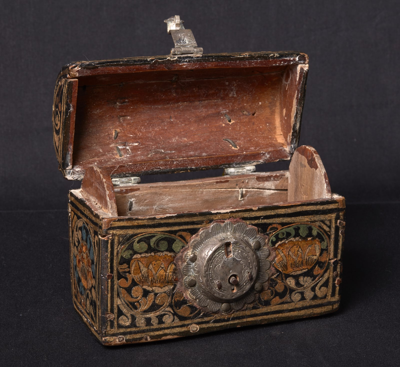 BARNIZ DE PASTO, CHEST, Colombia, 17th Century