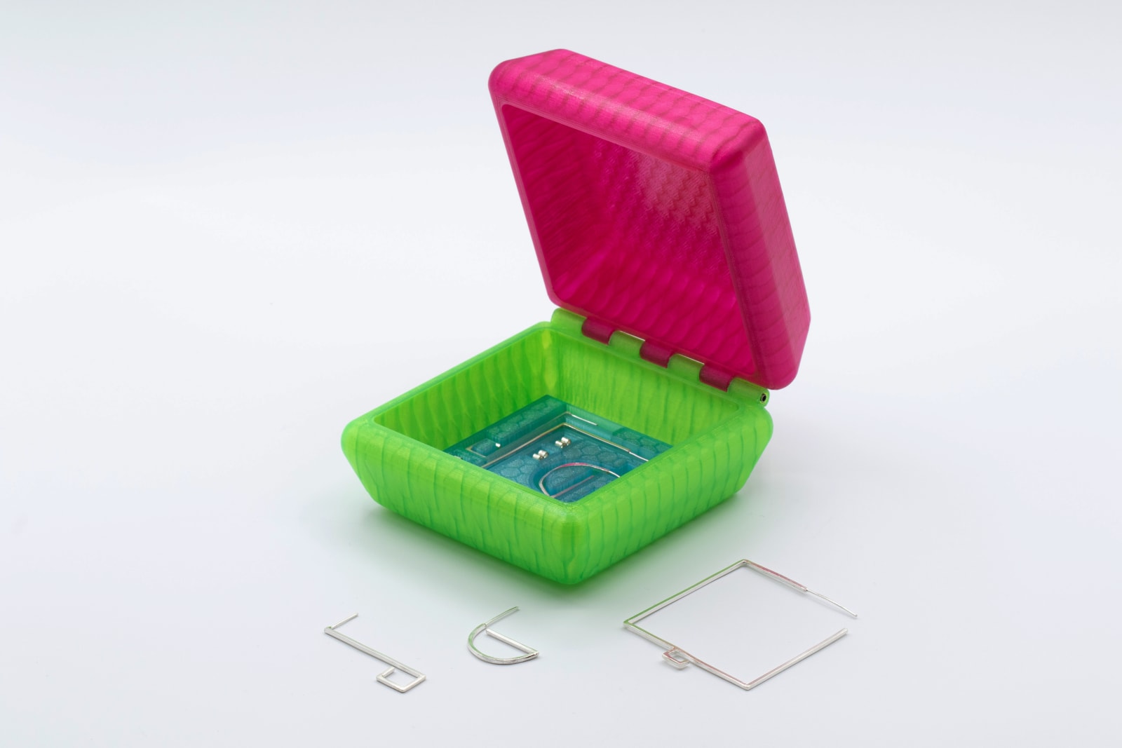 Cara Lowe, RGB BOX