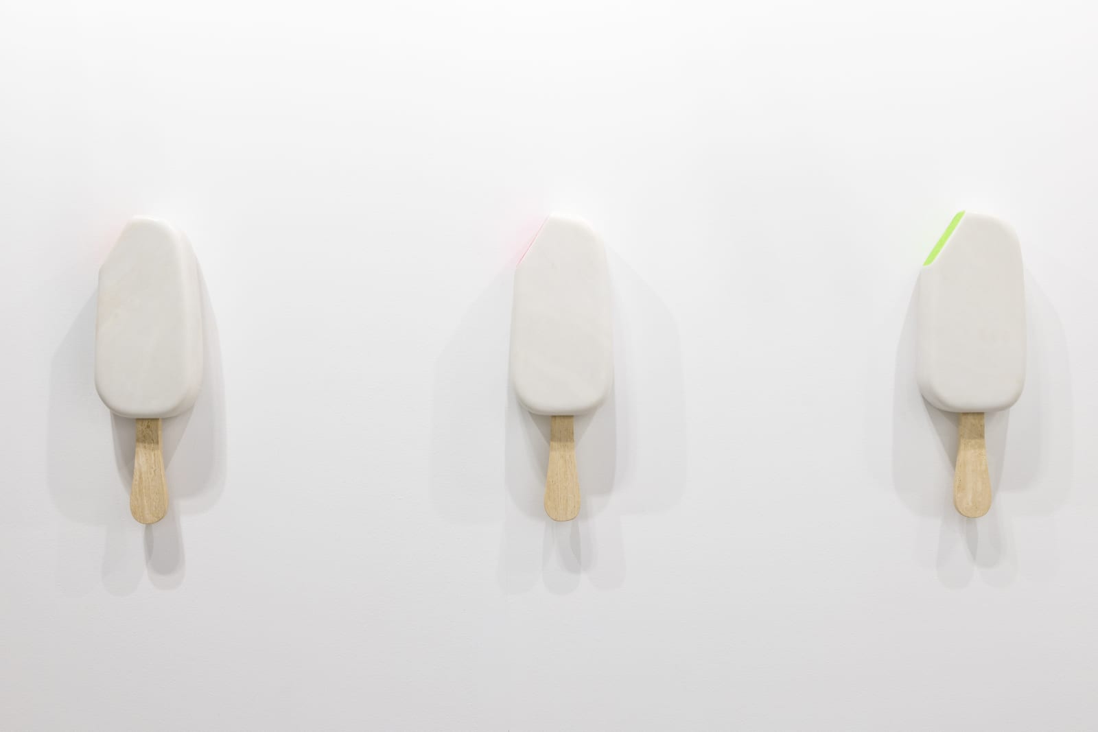 Juan Miguel Quiñones, Helado Blanco Purpurina IV (White Glitter Ice Cream IV), 2023