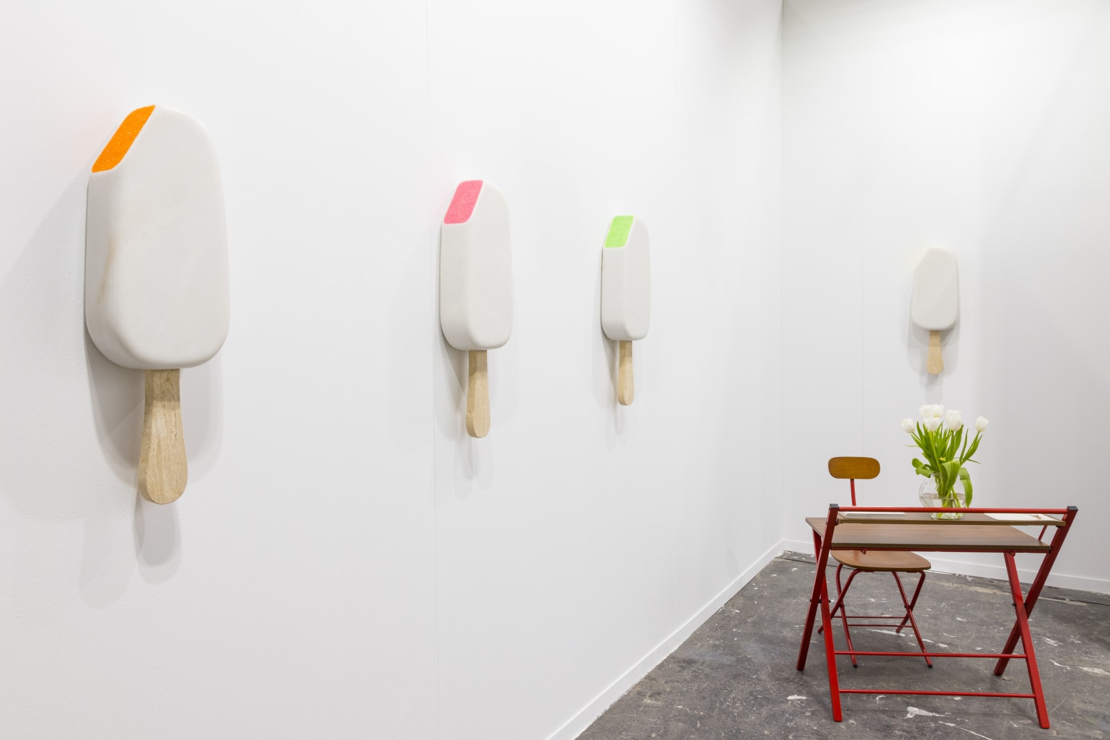 Juan Miguel Quiñones, Helado Blanco Purpurina IV (White Glitter Ice Cream IV), 2023