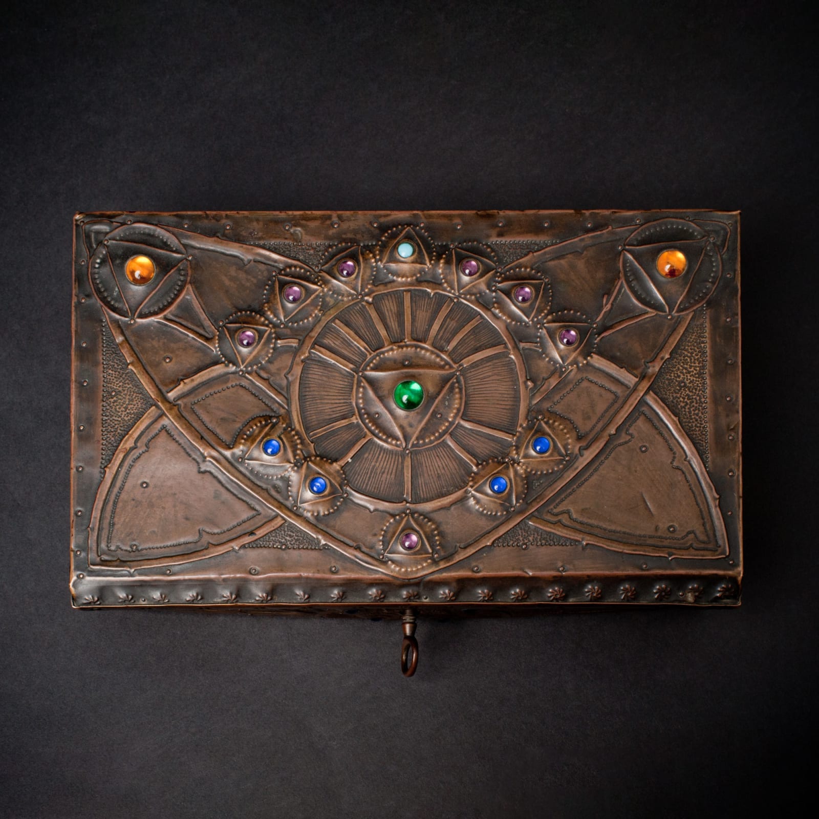 Alfred Daguet, Box of the Illuminati,  1904