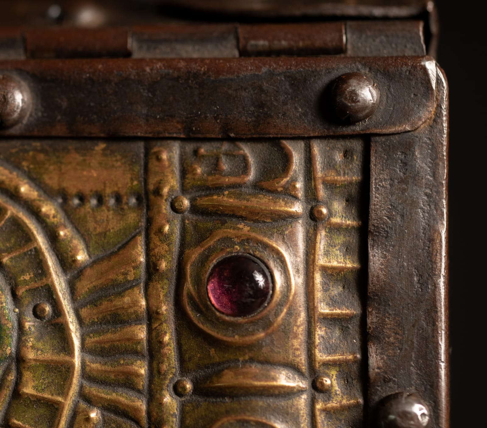 Alfred Daguet, Canine Box,  1908