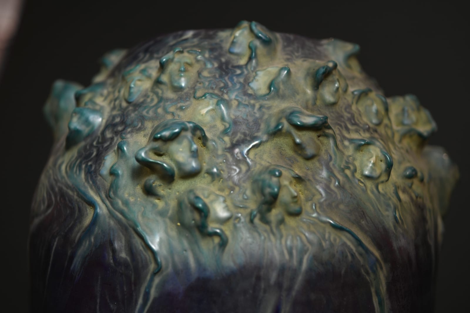 Amphora, Women in the Storm,  1898