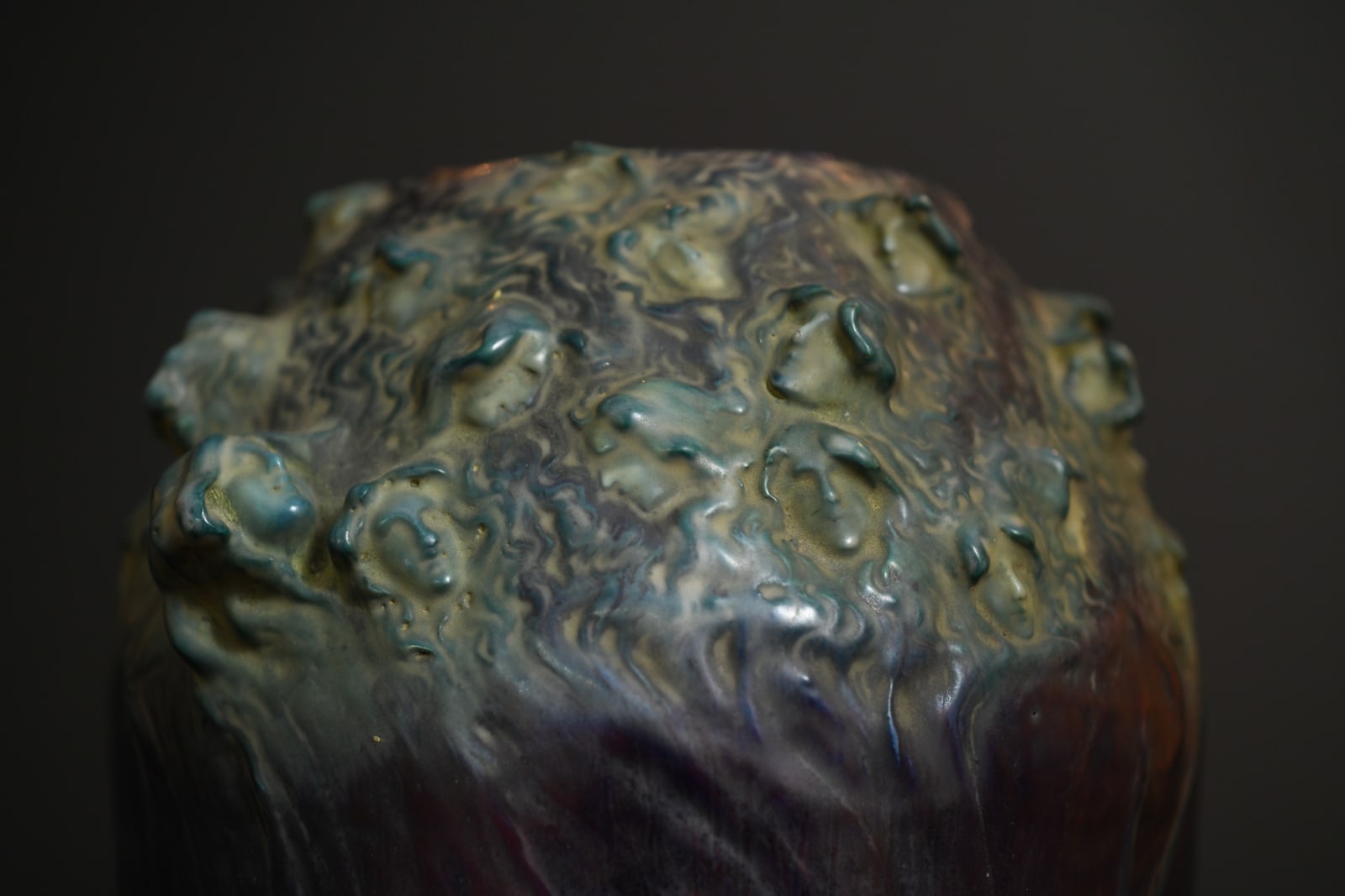 Amphora, Women in the Storm,  1898