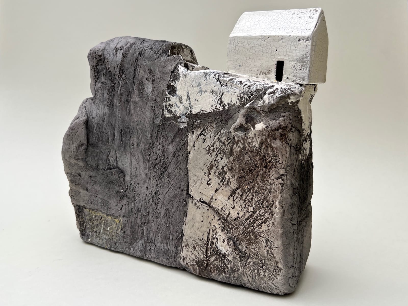 Rowena Brown, Edge (house on cliff)