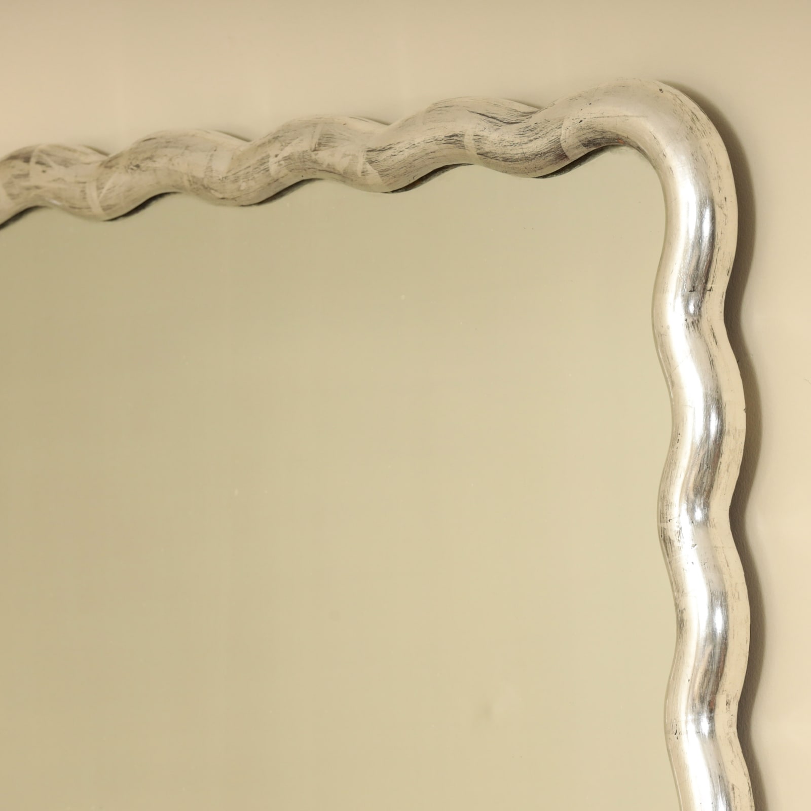 WAVY MIRROR