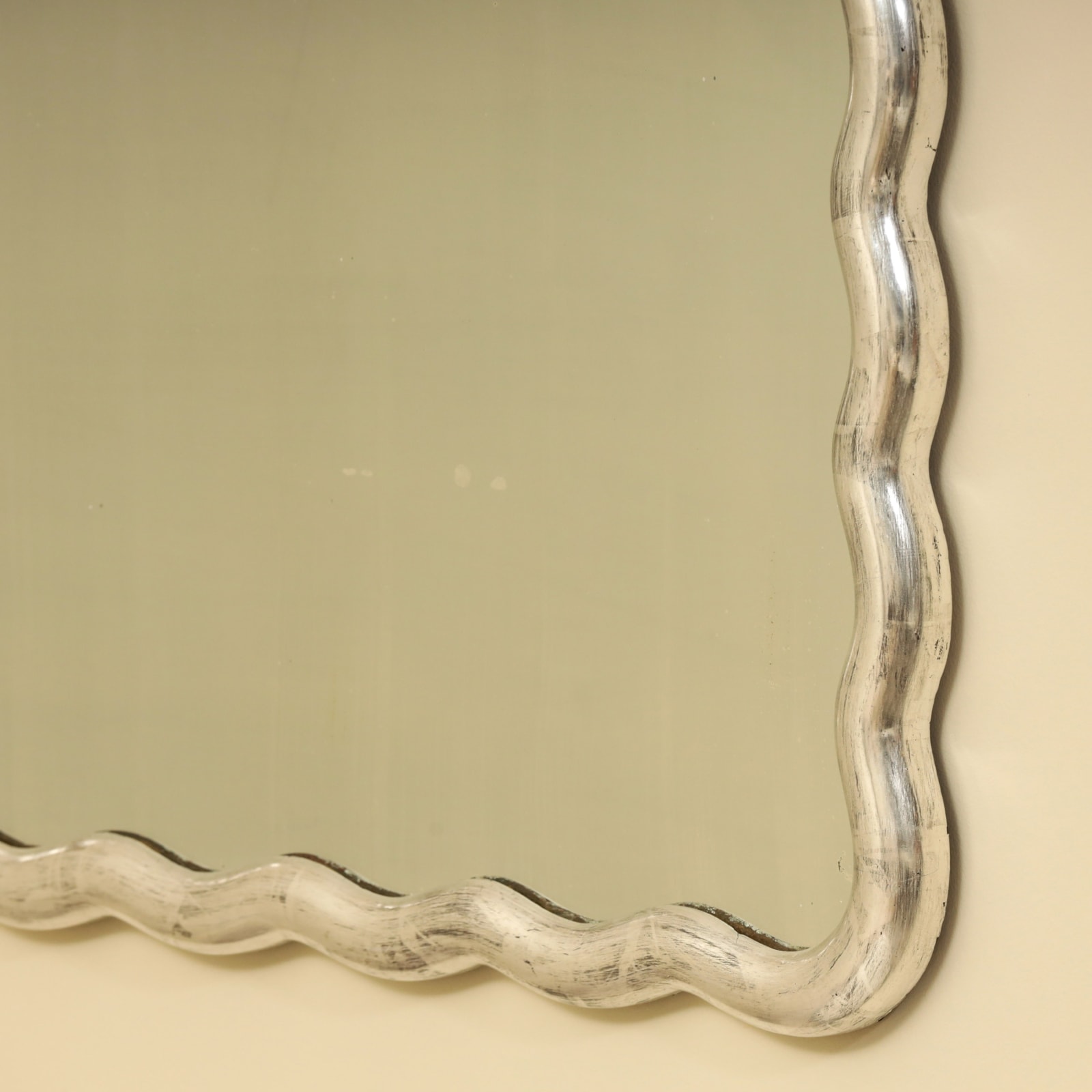 WAVY MIRROR