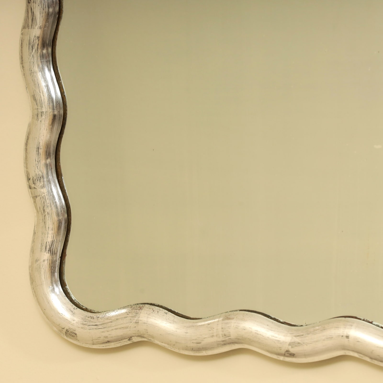 WAVY MIRROR