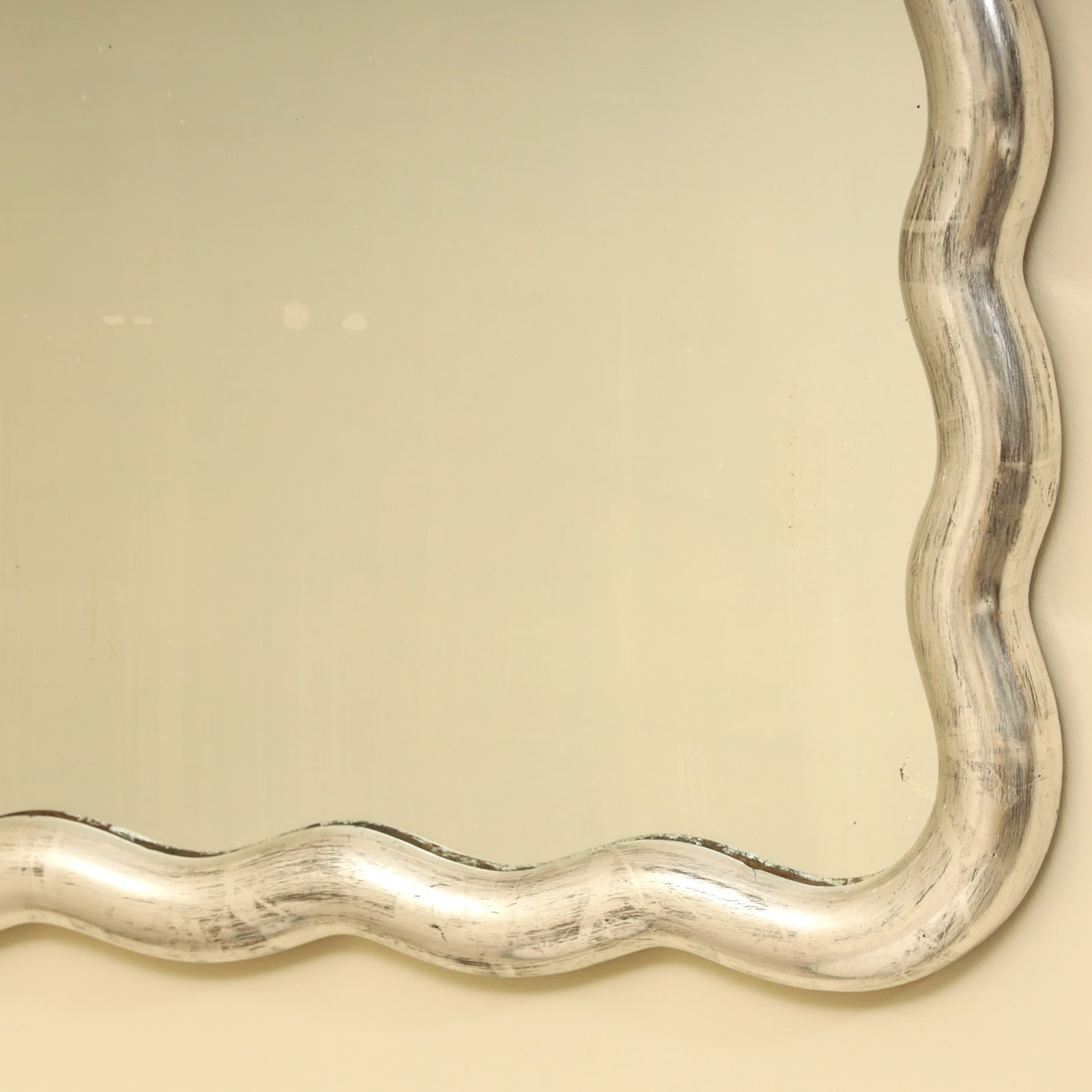 WAVY MIRROR