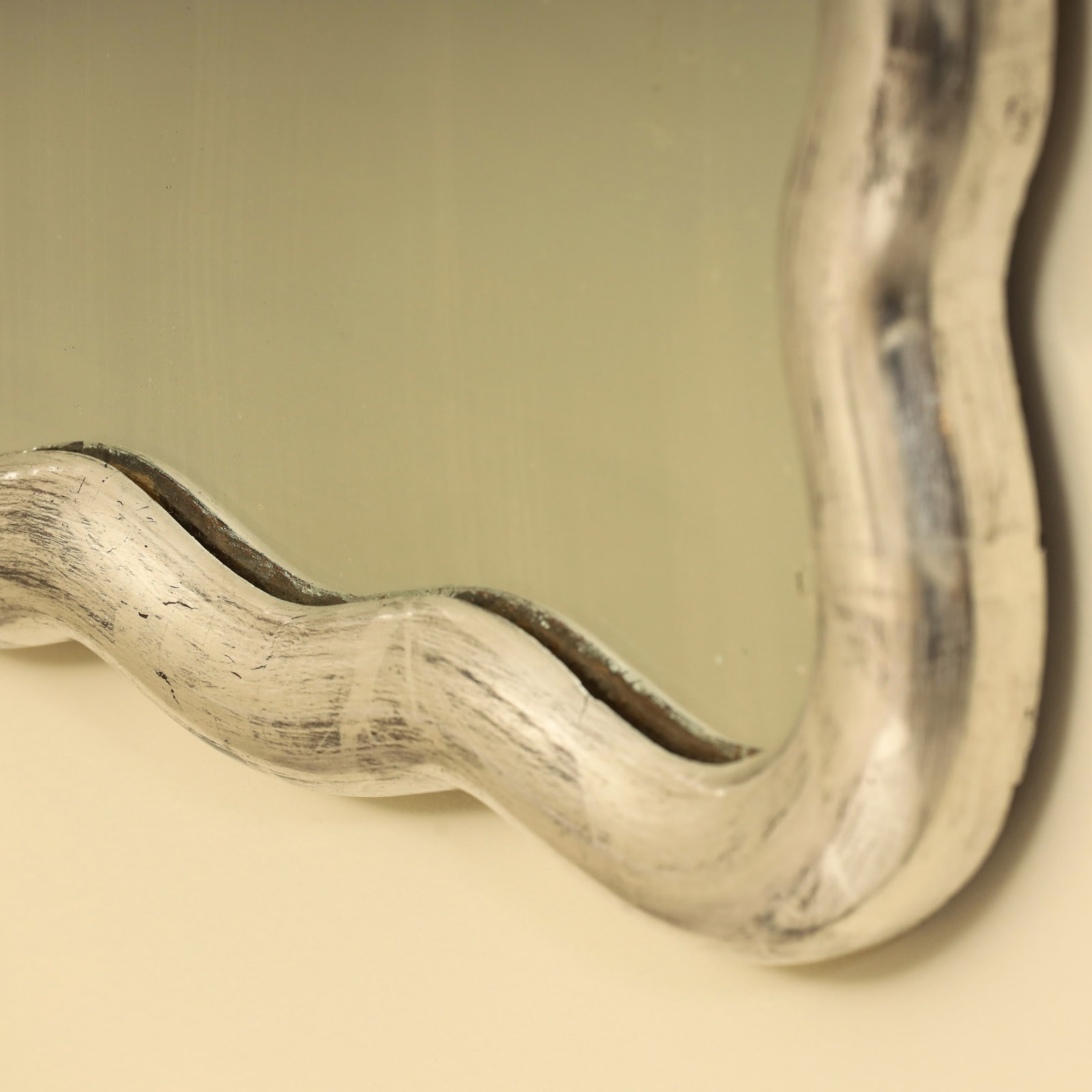 WAVY MIRROR