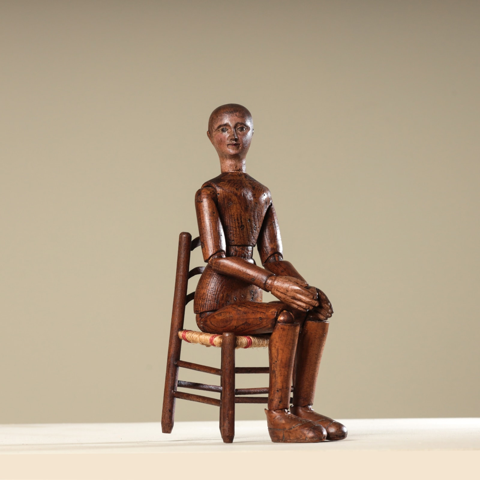 LAY FIGURE