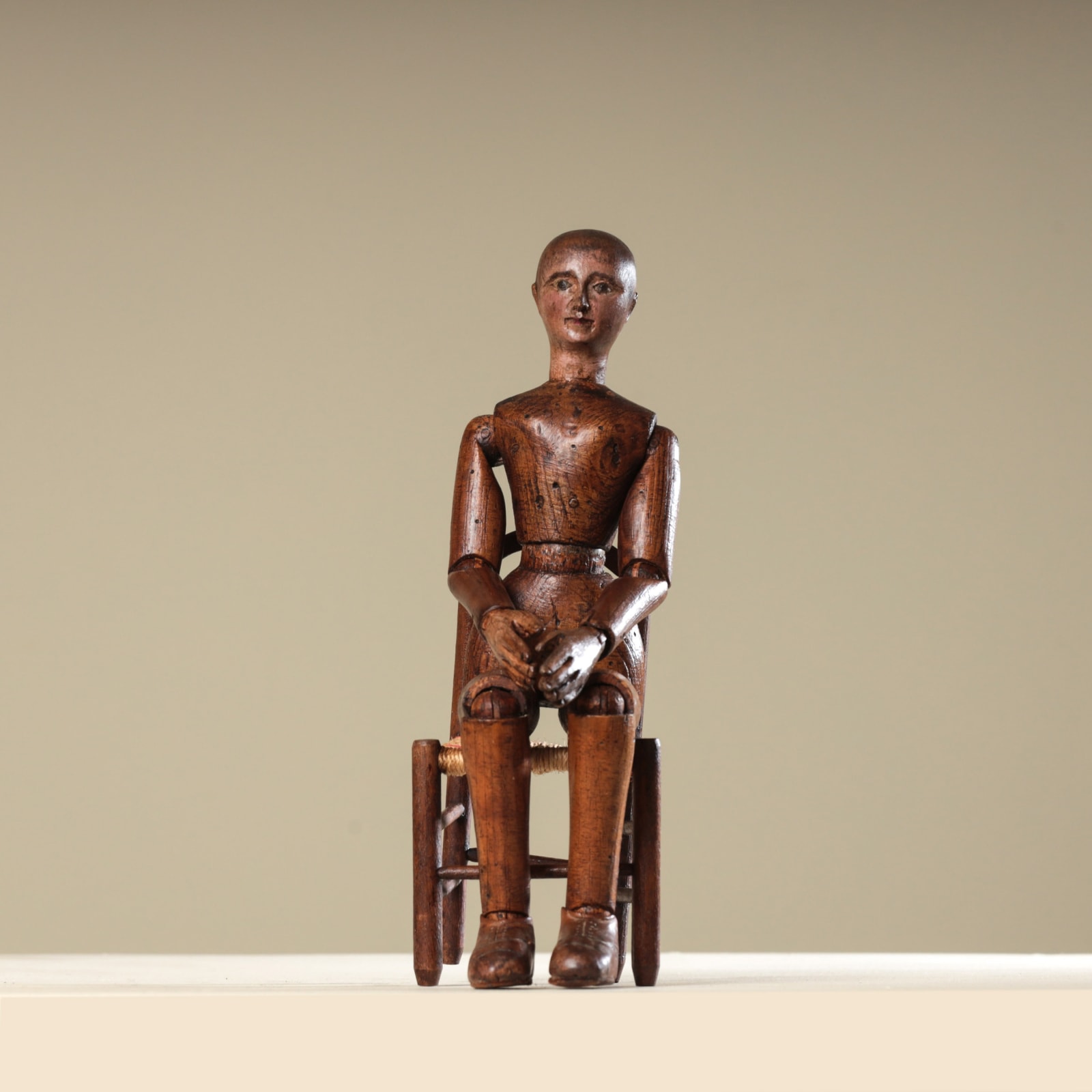 LAY FIGURE