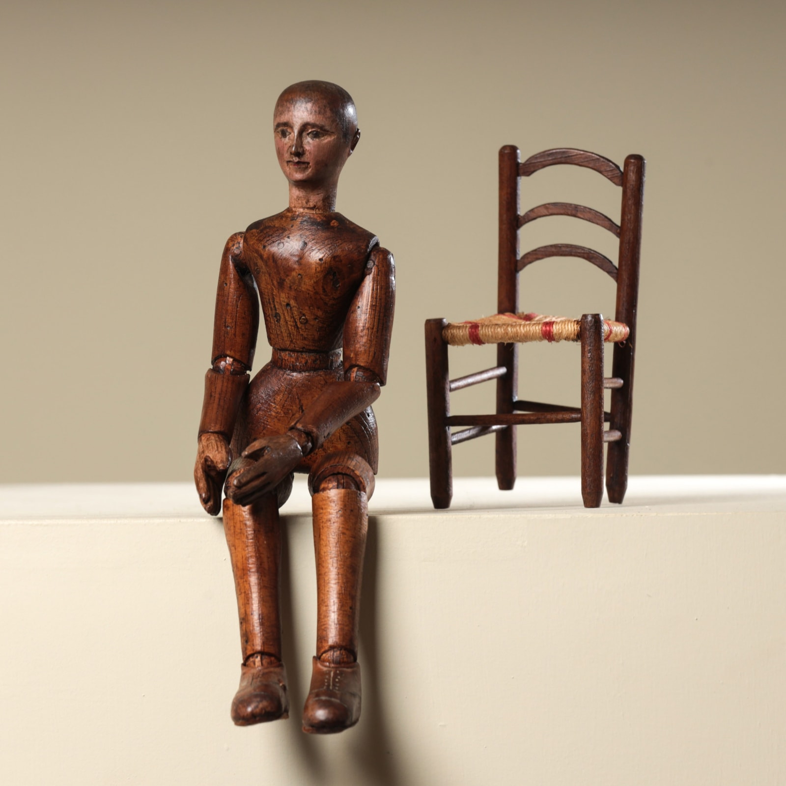 LAY FIGURE