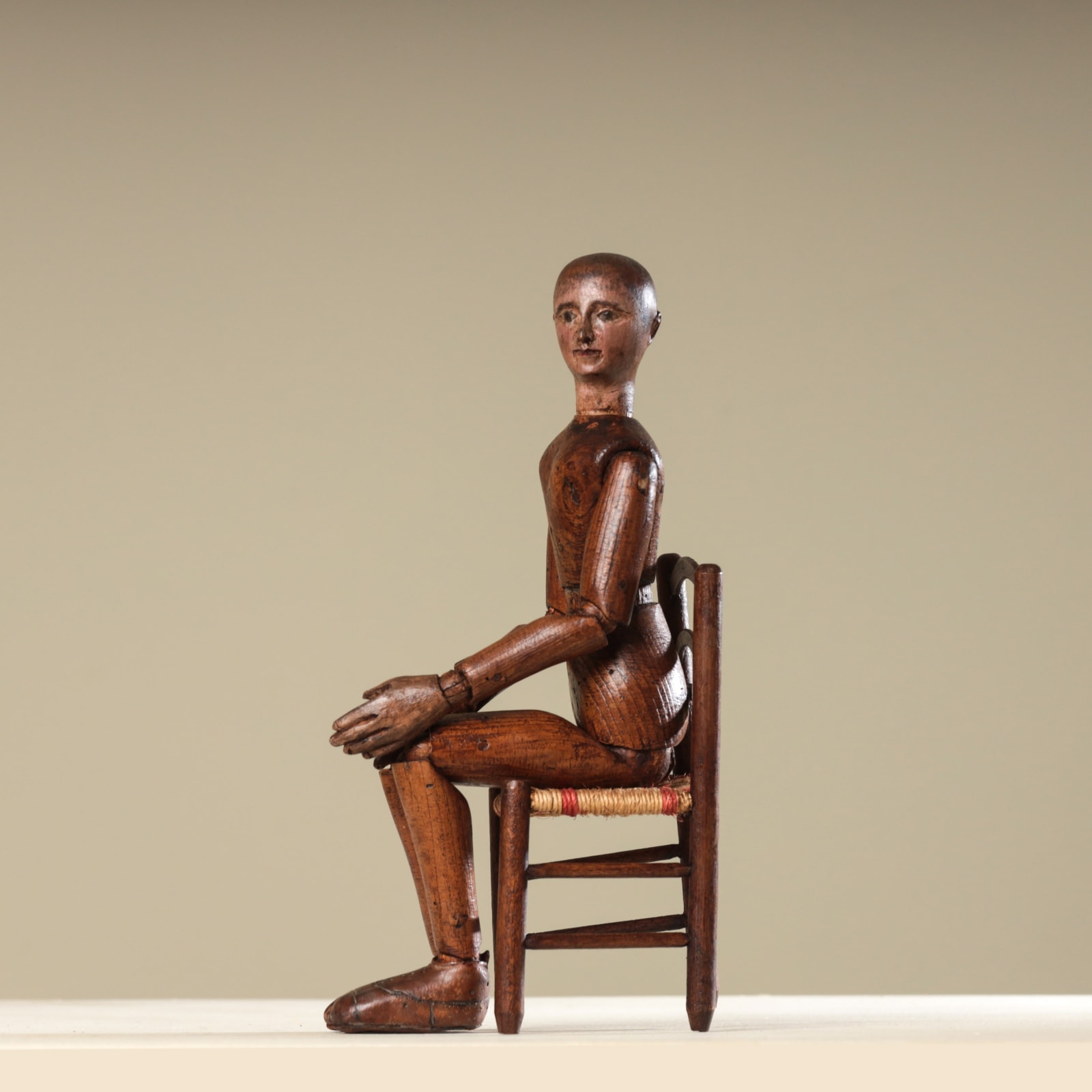 LAY FIGURE