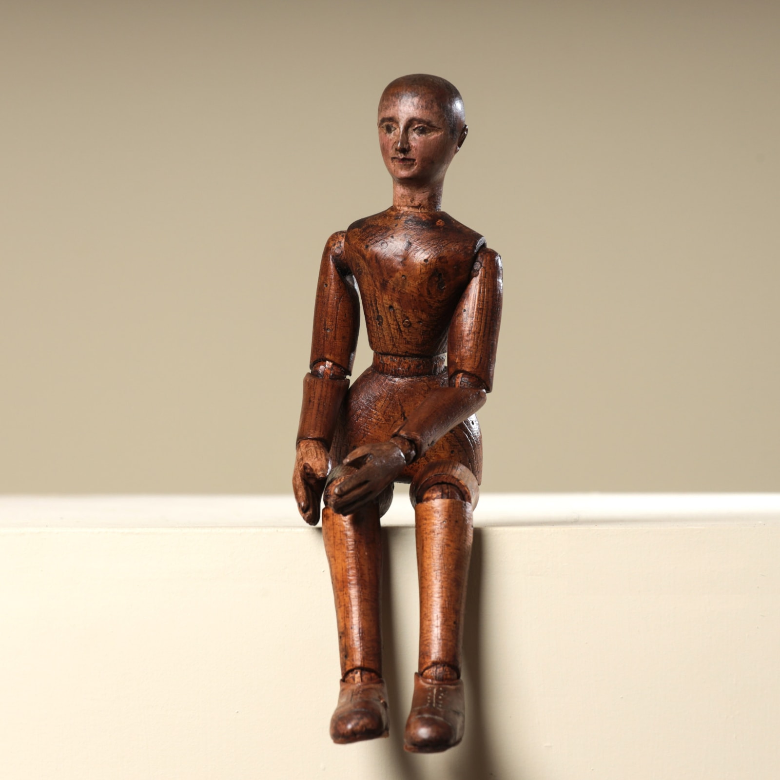 LAY FIGURE
