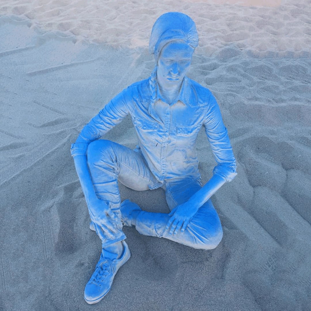 Daniel Arsham, Blue Gradient Seated Female Figure, 2017