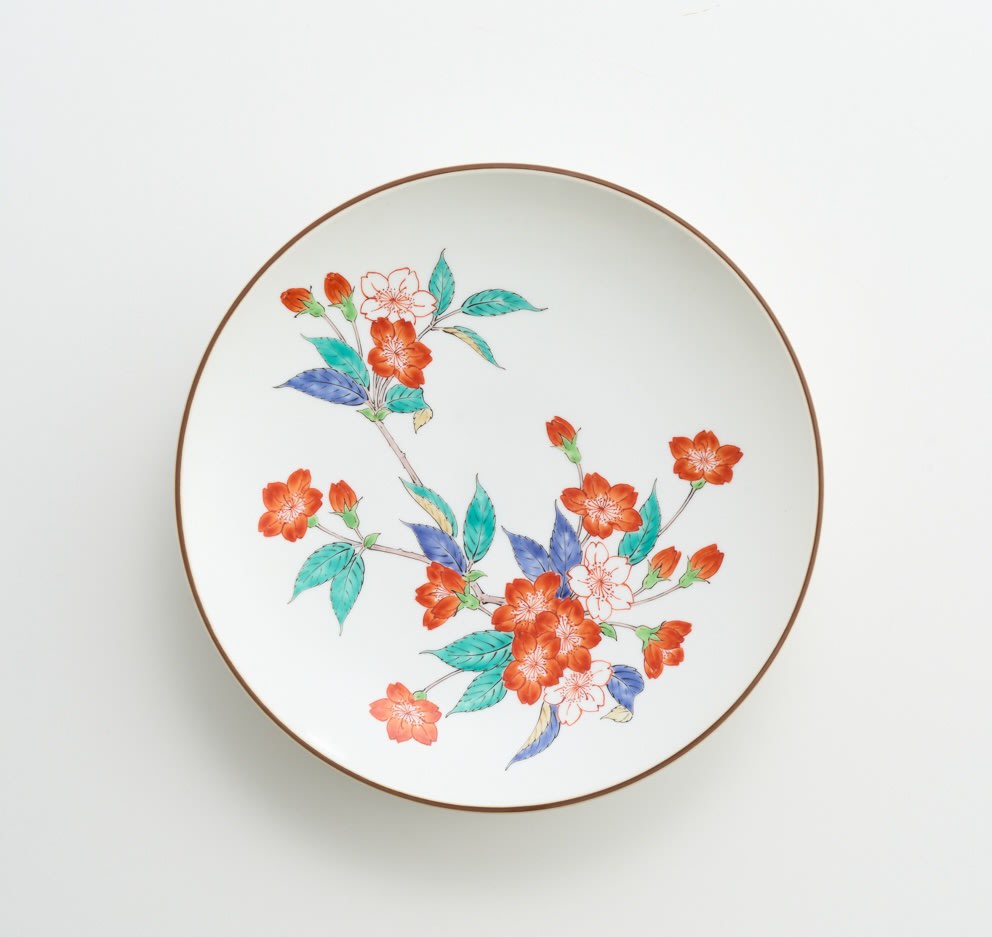 十四代 酒井田柿右衛門, 濁手桜文皿