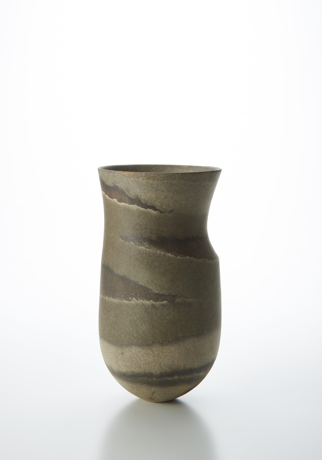 ジェニファー・リー, Banded olive, peat, sand, haloes, flashing, 2017