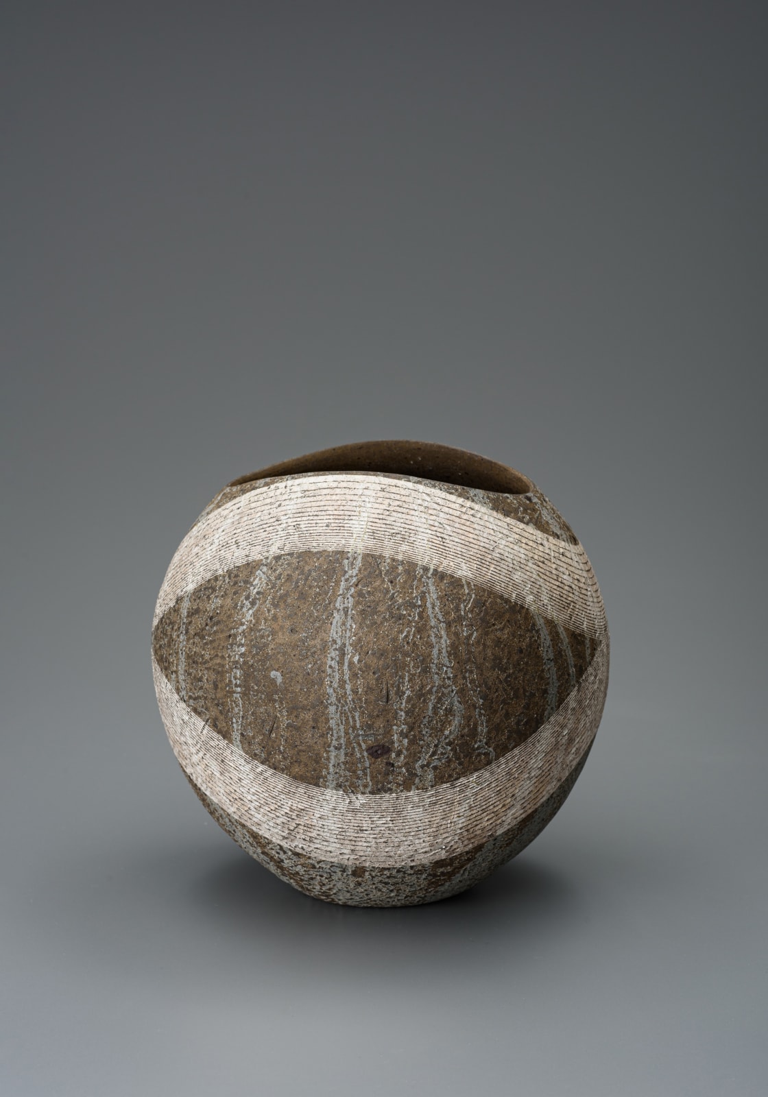 井口 大輔, 銹陶銀彩壺, 2021