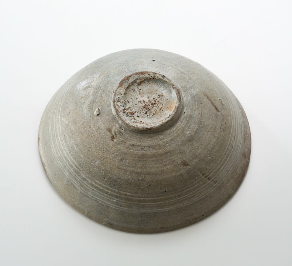 李朝初期粉青印花鉢