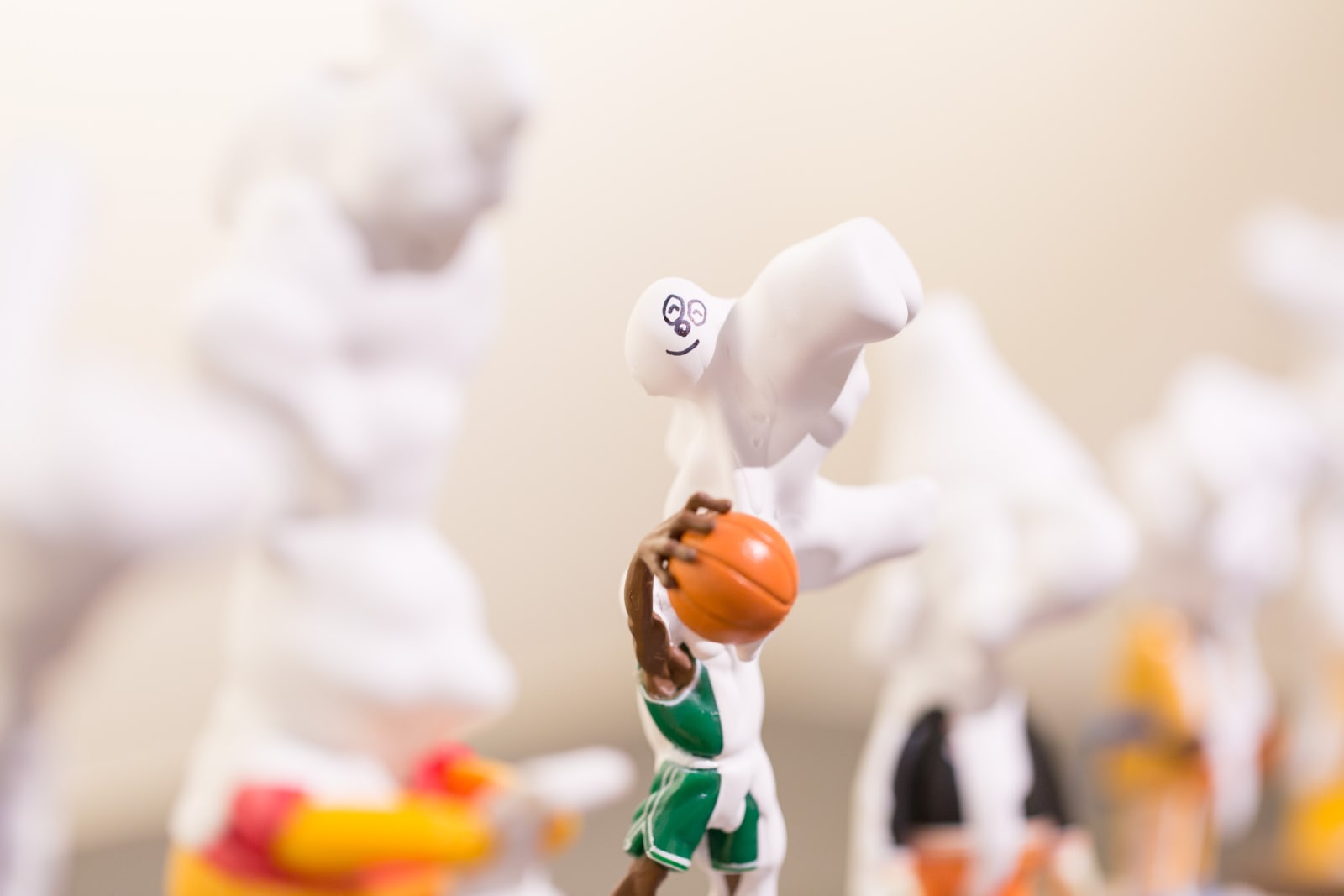 金氏 撤平, White Cischarge (Figure) 73 Figures, 2006