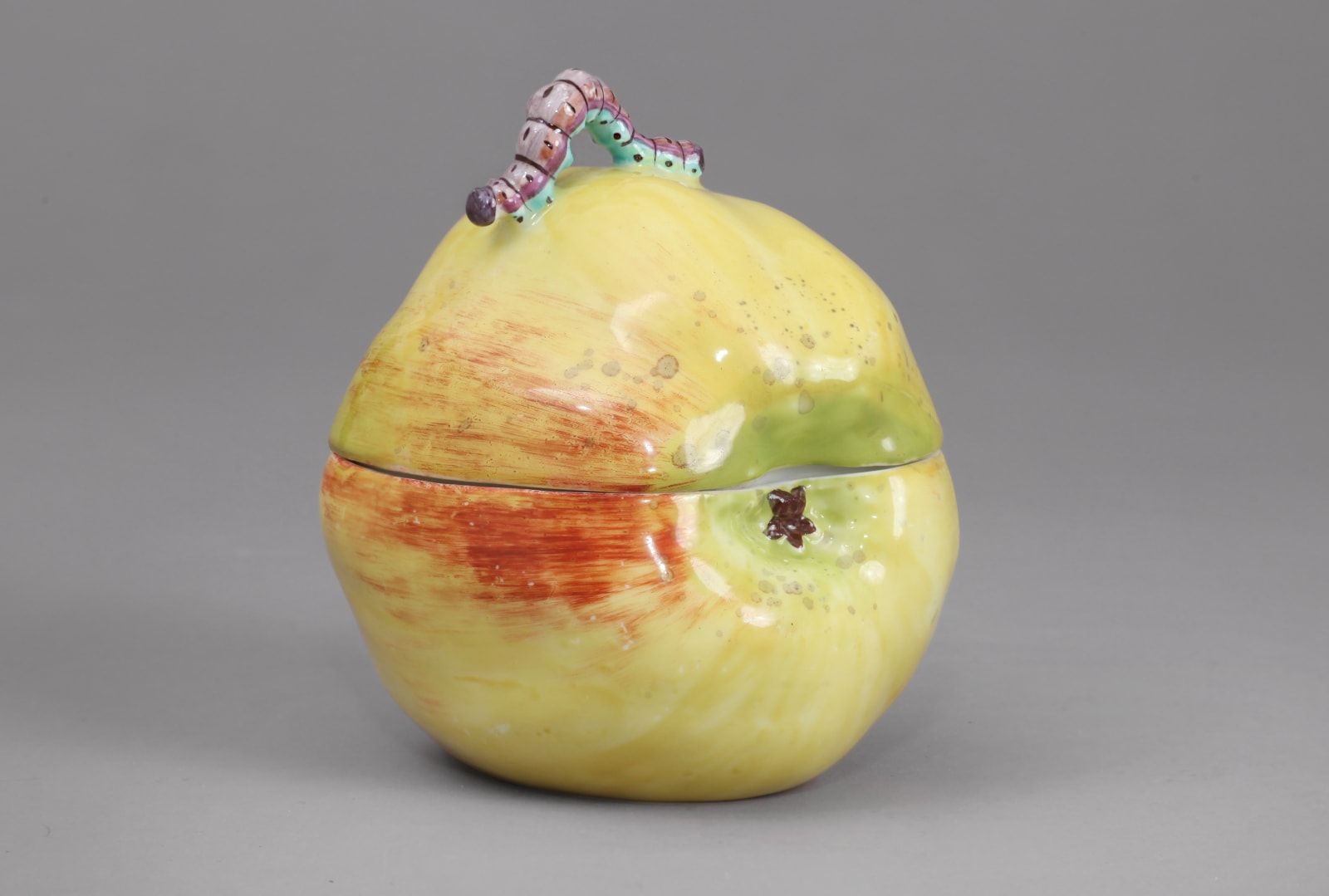 A very Fine and Rare Chelsea Porcelain Apple Box and Cover, Circa 1755