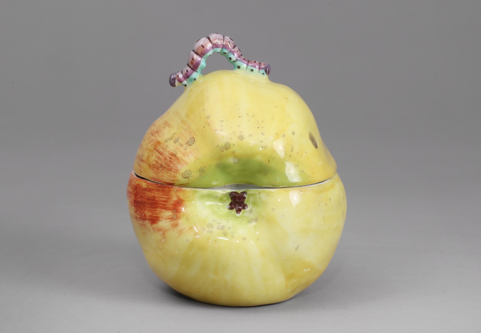 A very Fine and Rare Chelsea Porcelain Apple Box and Cover, Circa 1755