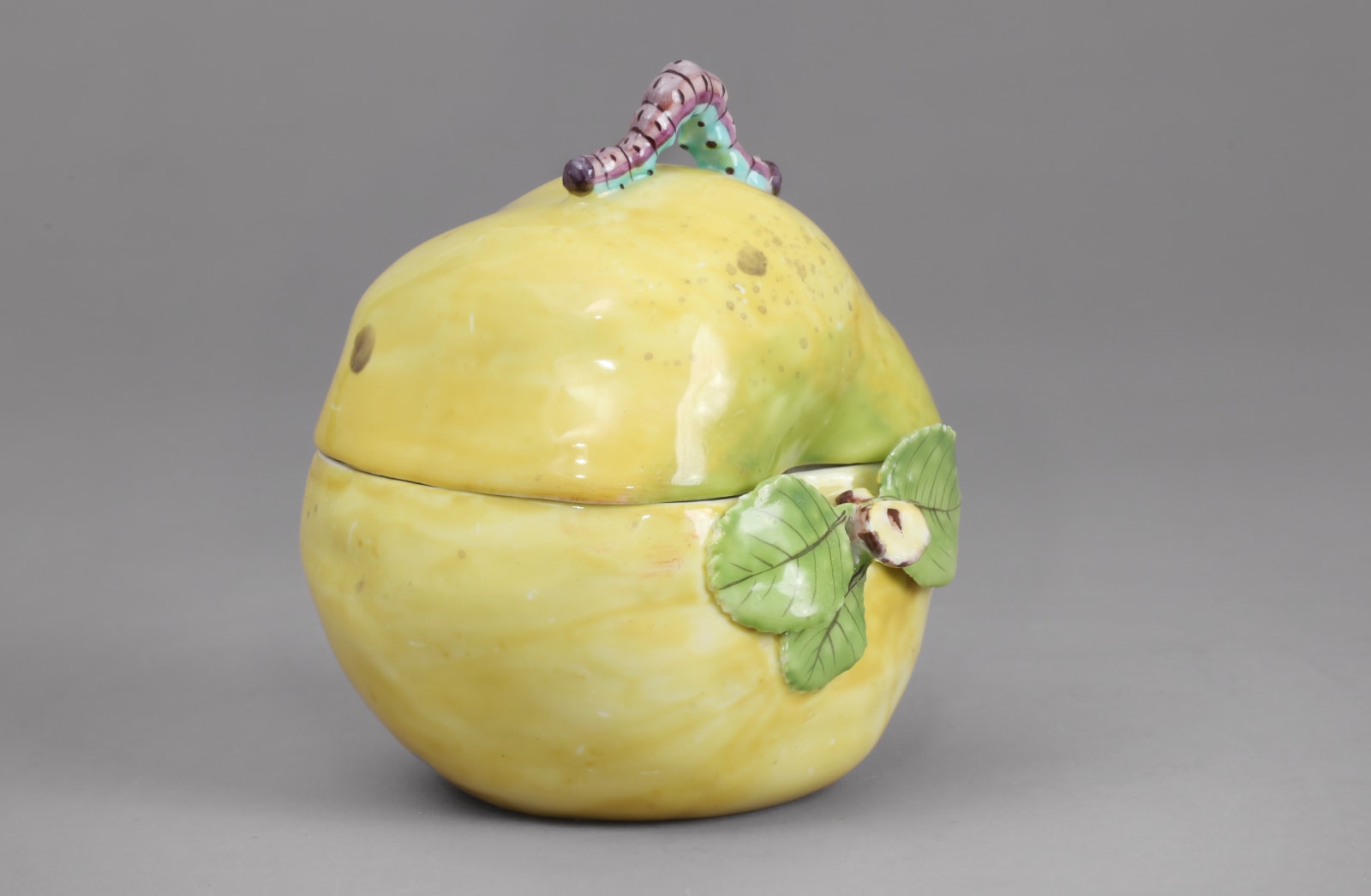 A very Fine and Rare Chelsea Porcelain Apple Box and Cover, Circa 1755