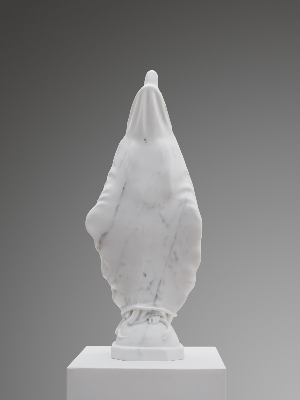 Marble sculpture of a Pinguin covered by a beg, Filippo Tincolini artwork, Inflatable