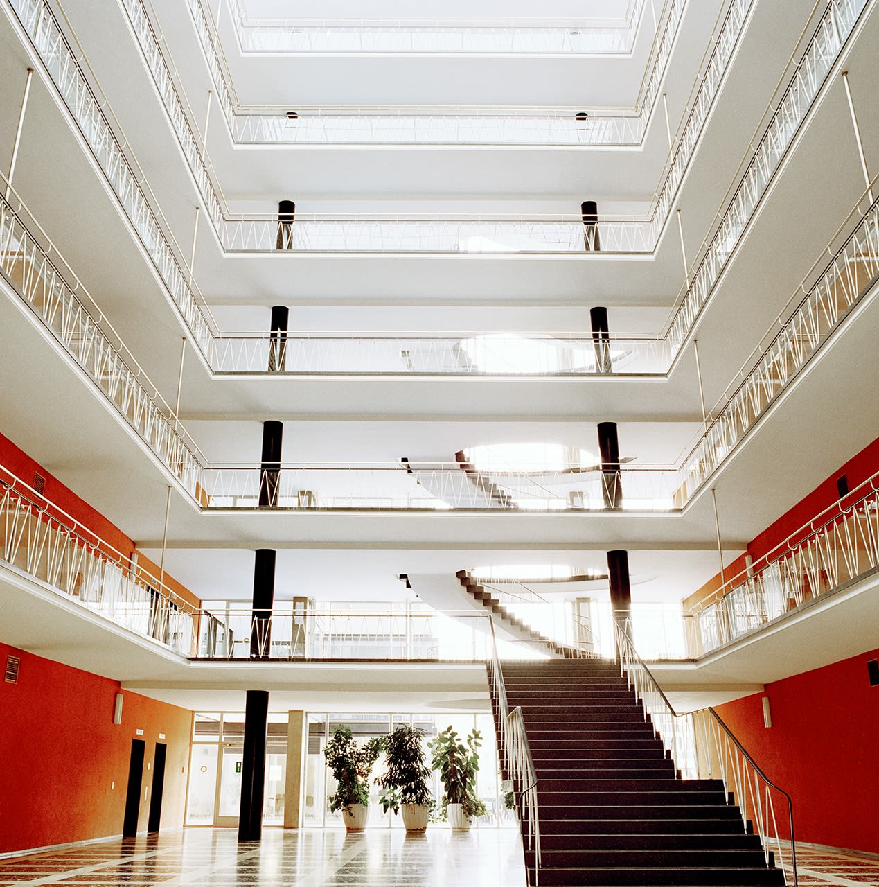 NEUE MAXBURG, Atrium Treppe, 2003
