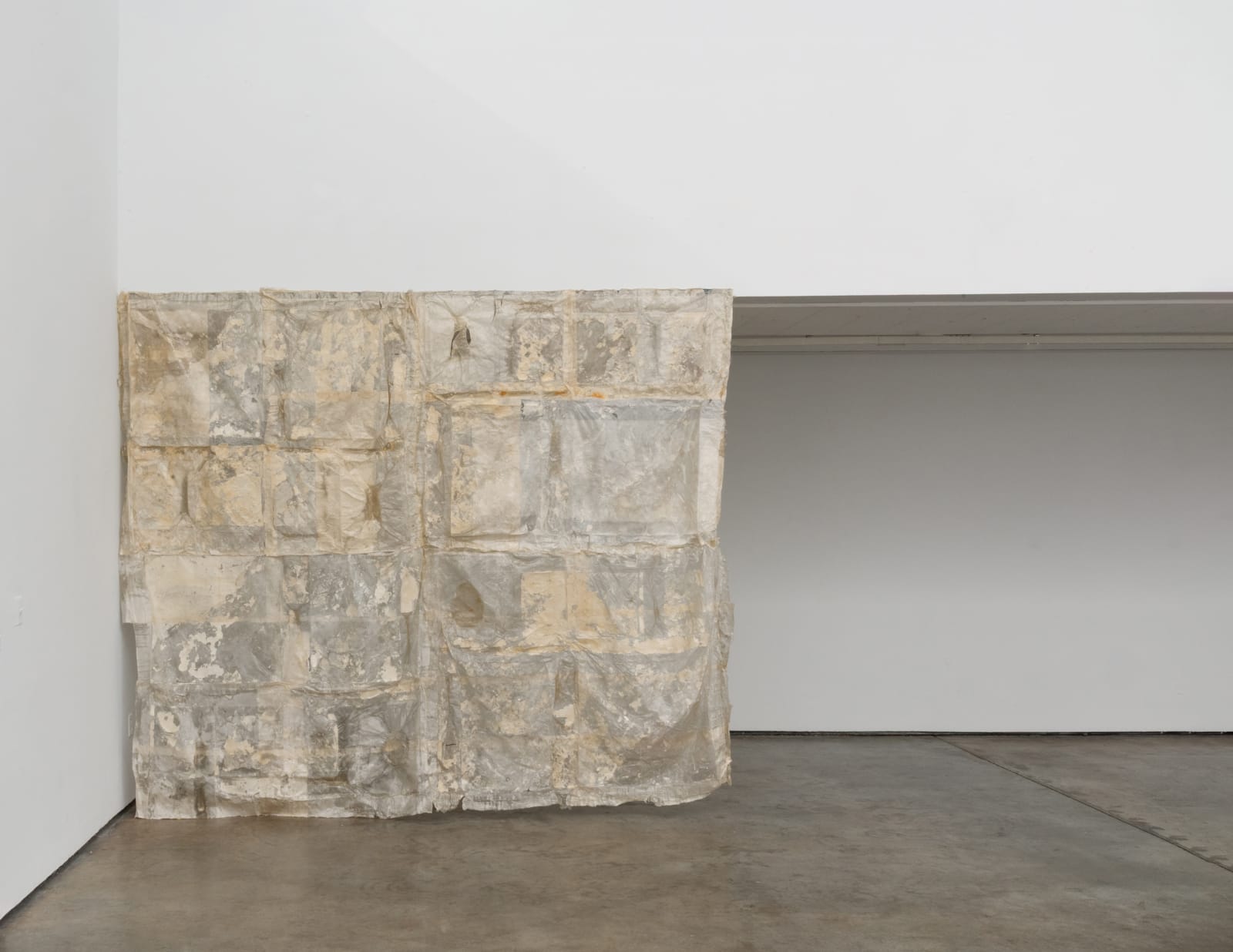 What Surrounds, Touches, and Holds 둘러싸고, 닿고, 지탱하는 것들 by Yuna Cho