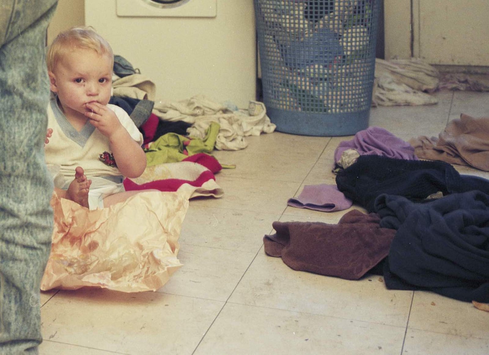 Nick Waplington, UNTITLED (LR90.171), from the series Living Room, 1985-97