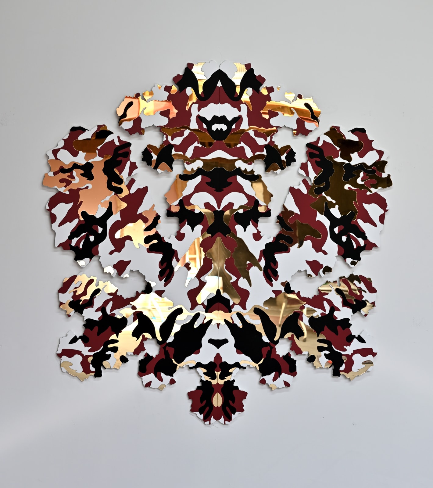 Paul Hosking, Hiding in plain sight (Gold), 2021