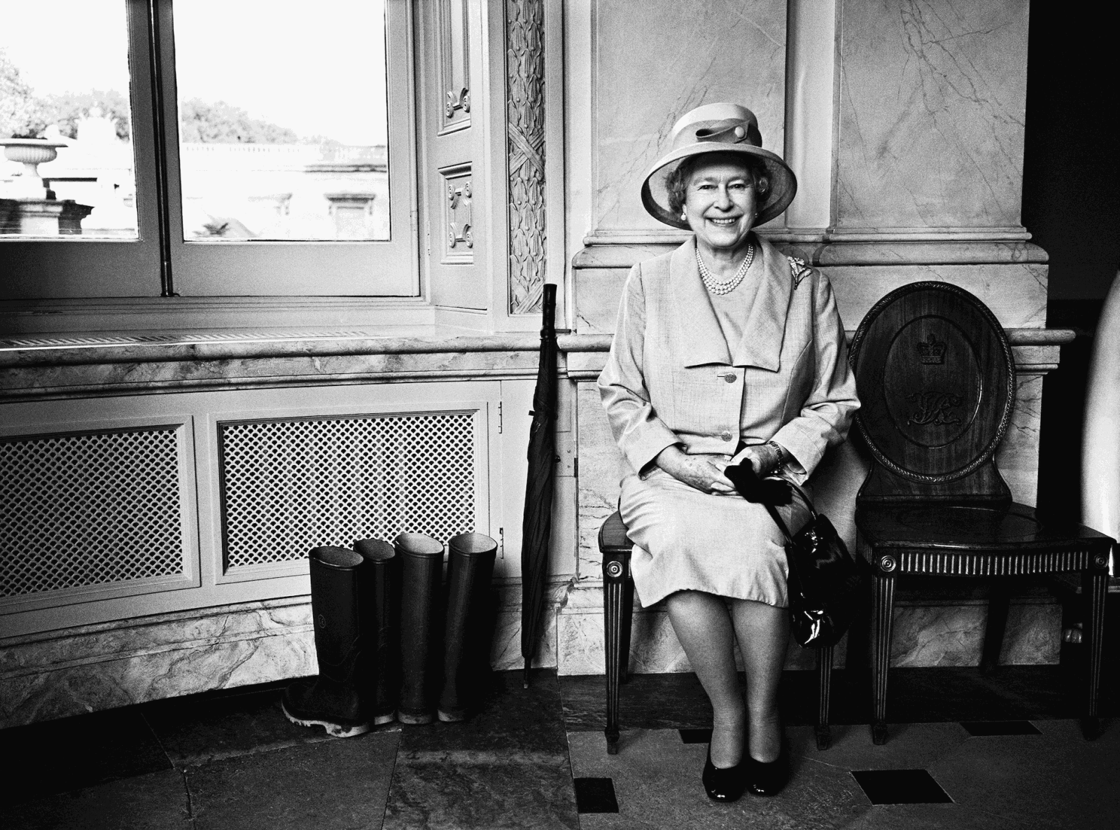 Bryan Adams, HM The Queen, Buckingham Palace, 2001